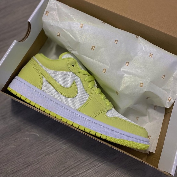 Air Jordan 1 Low LimeLight - Picture 2 of 2